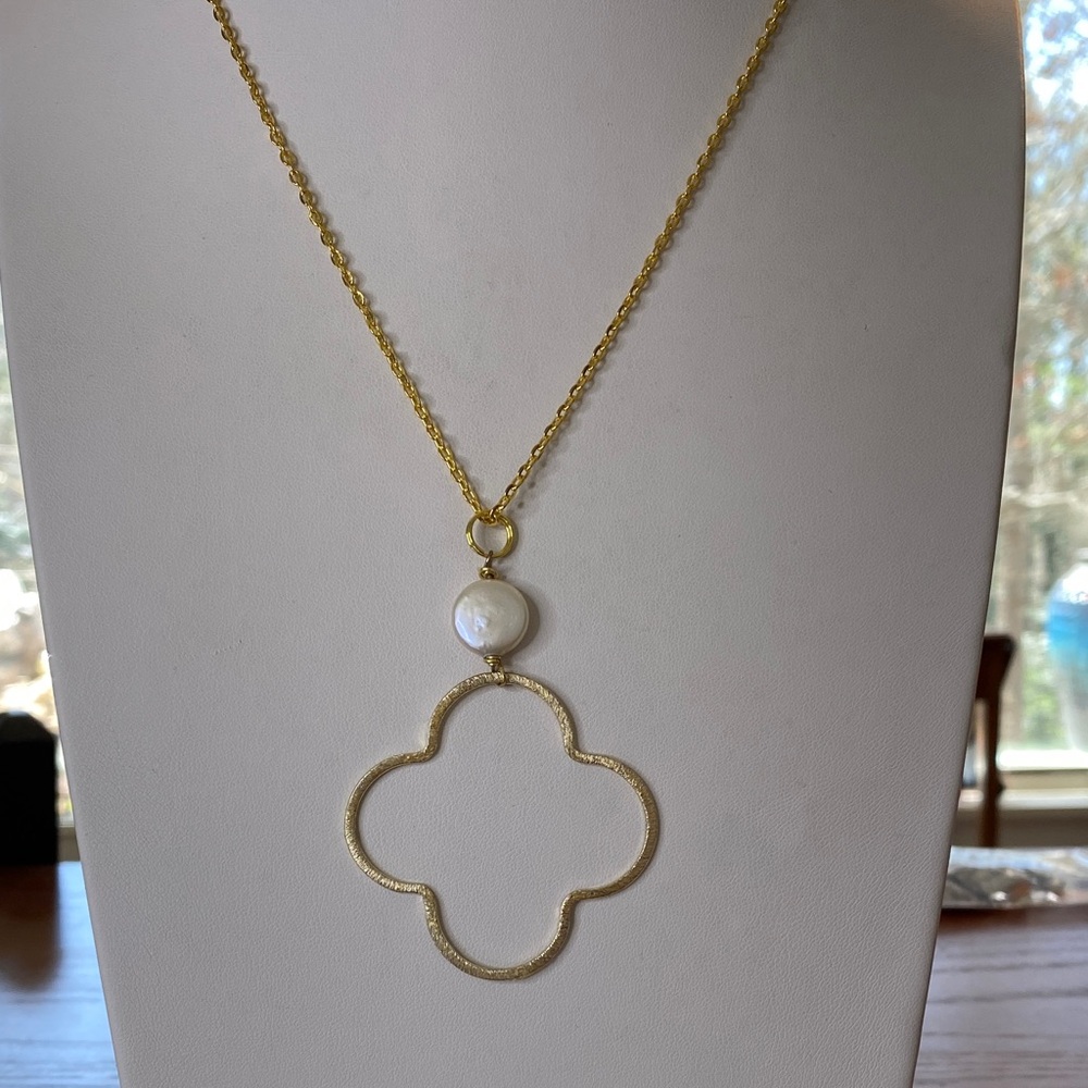 Real coin pearl Clover Pendant Necklace